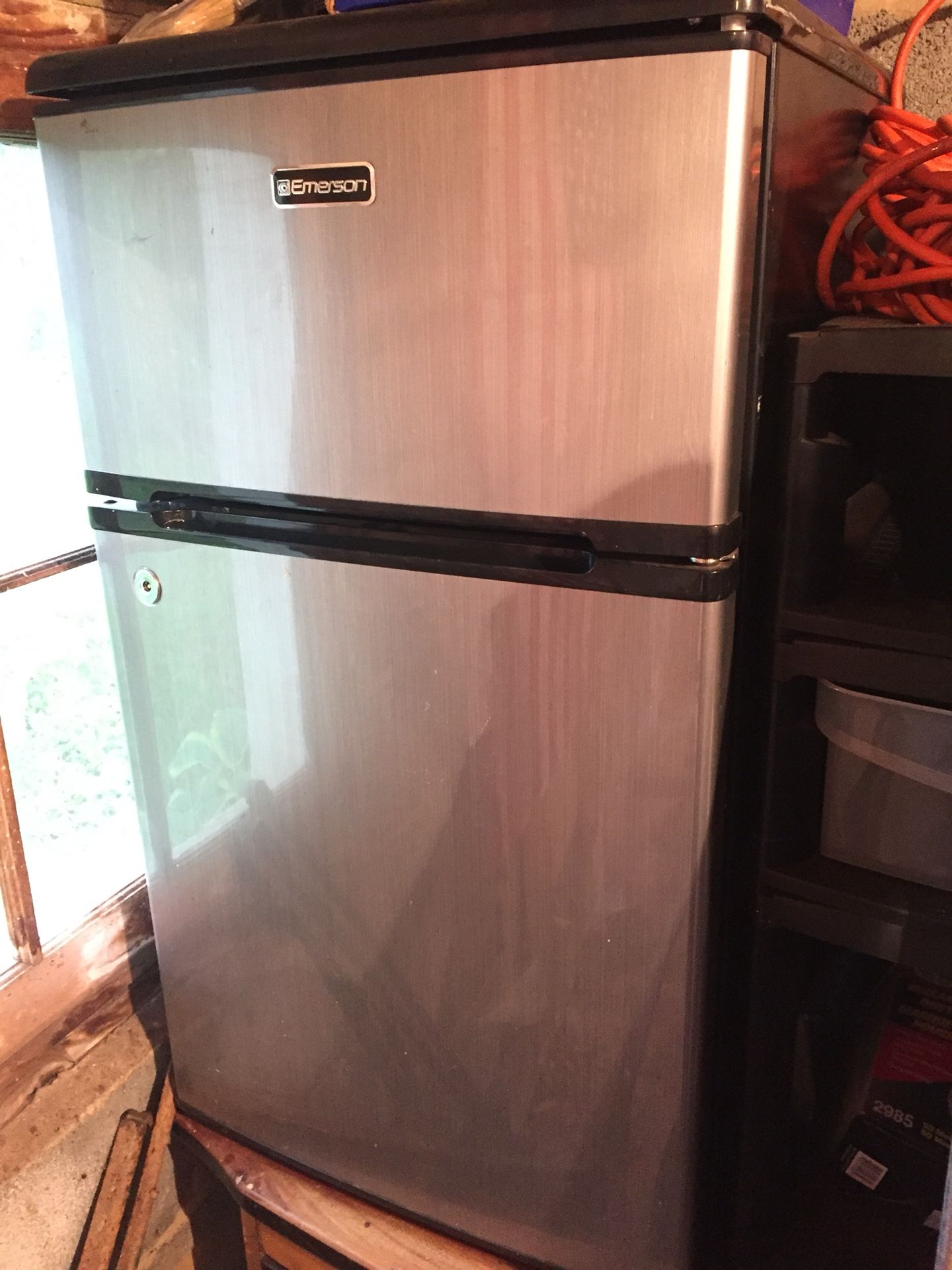 Emerson mini fridge/freezer