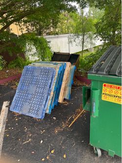 Pallets - 8 shipping pallets