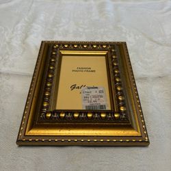 New Picture Frame For 3”x5” Picture