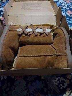Uggs kids sz 3