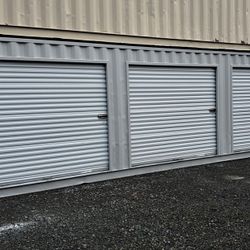 We stock 4'ft, 6'ft, 7'ft, 8'ft and 10'ft wide rollup doors.
Here in Tacoma, I have a full fabrication shop besides a 6 acre yard full of shipping con