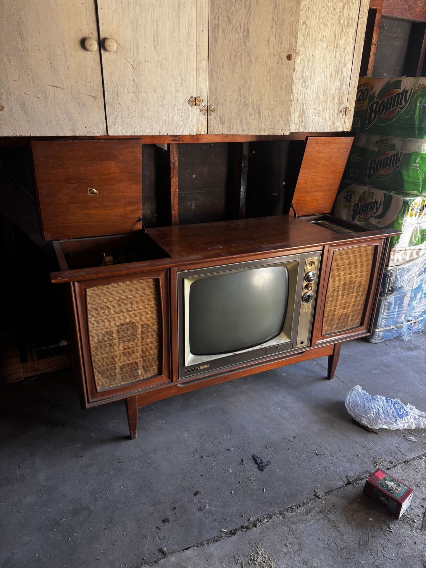 1960s RCA Victor New Vista Console Tv