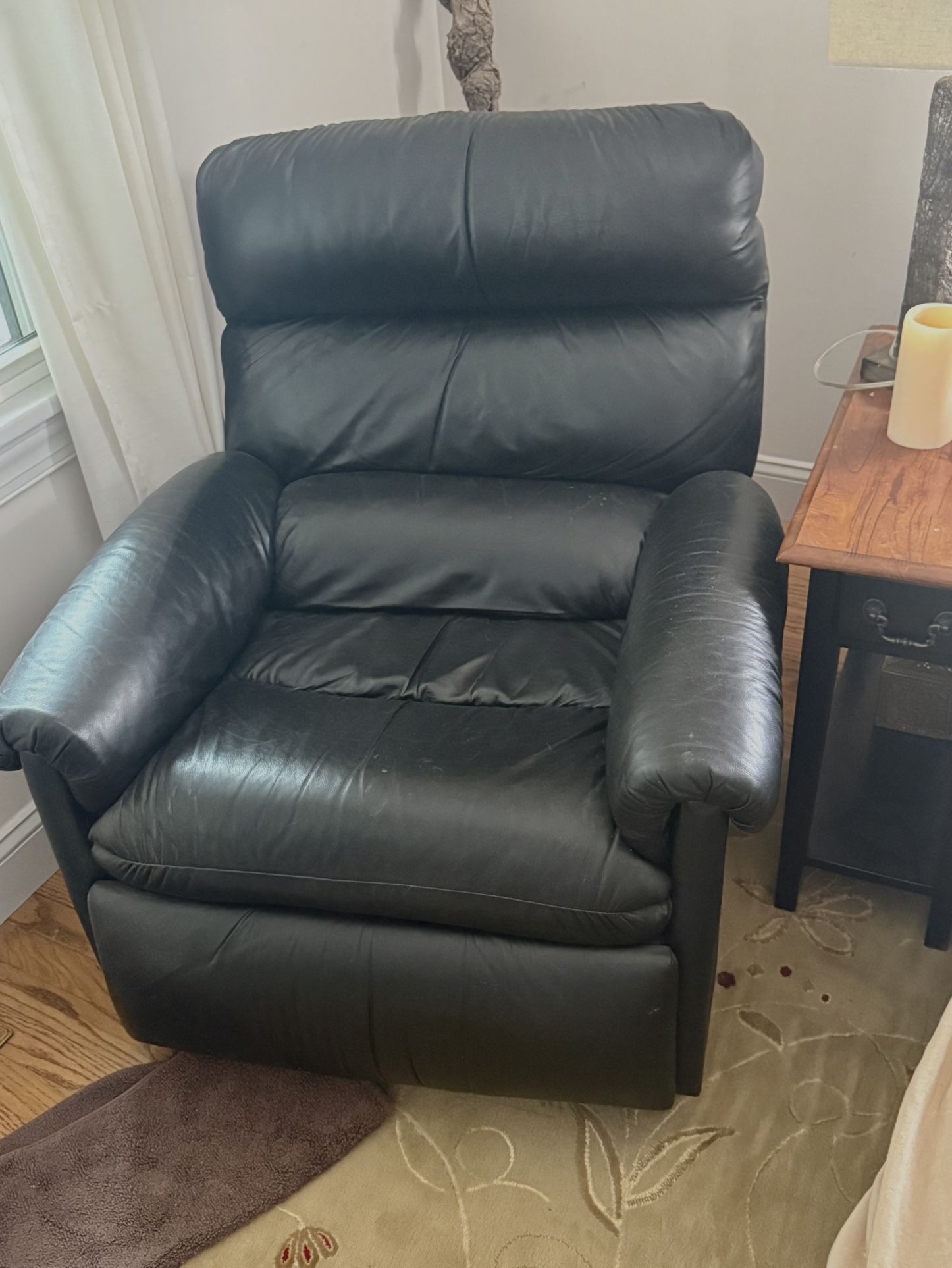 Nice Black Leather Recliner