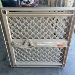Pressure Mount Pet Gate - Fits Openings 26” - 42”