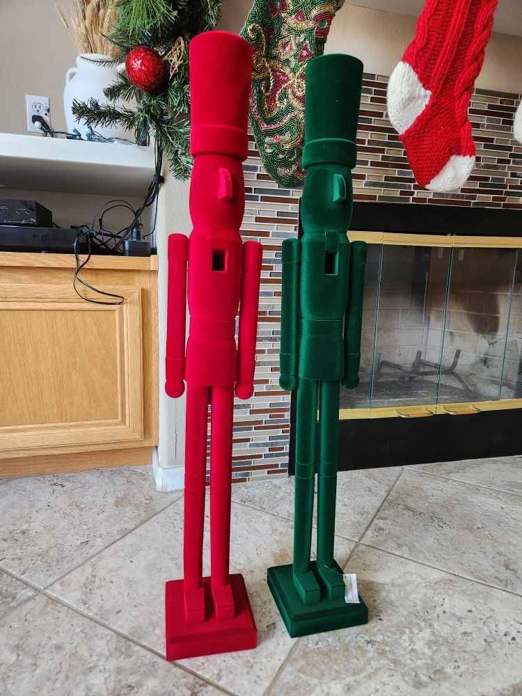 NEW set Of 3' Nutcrackers