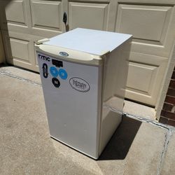 Whirlpool 4.2 cu. ft. Mini Fridge Refrigerator with Freezer 33H x 19W x 20D