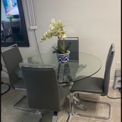 Dinning Table 
