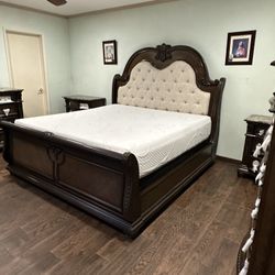 King Size Bed Frame Solid Wood Mattress Included.    Cama King Size Madera Solida  Colchon Incluido 