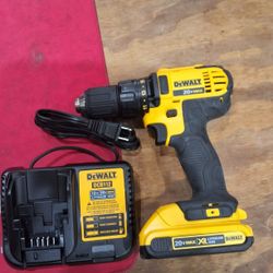 DEWALT 20V DRILL DRIVER WITH BATTERY AND CHARGER