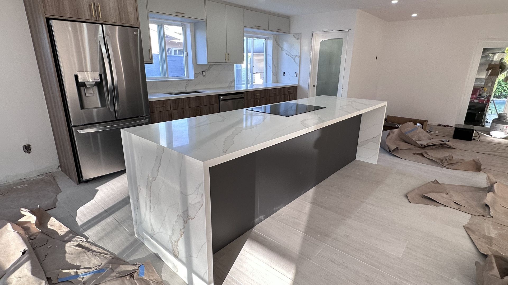 Wholesale & Retail, All  Natural  & Quartz  Stones. Kitchen tops, Countertops, Fabrication & installation 