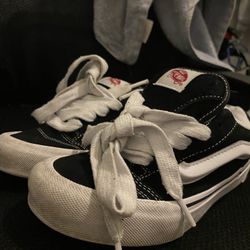 KNU SKOOL VANS SIZE 4