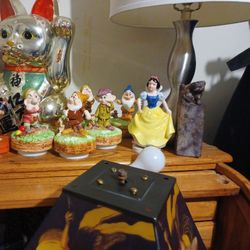 Snow White And Four Of The Dwarfs Porcelain Schmid Musical Figurine