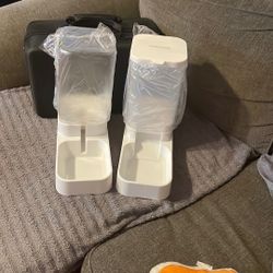 Water And Food Dispenser Set For Small To Medium Dog