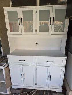 Kitchen cabinet