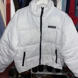 Hollister Women’s White Puffer Jacket (M)
