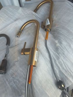 Moen kitchen faucet color gold