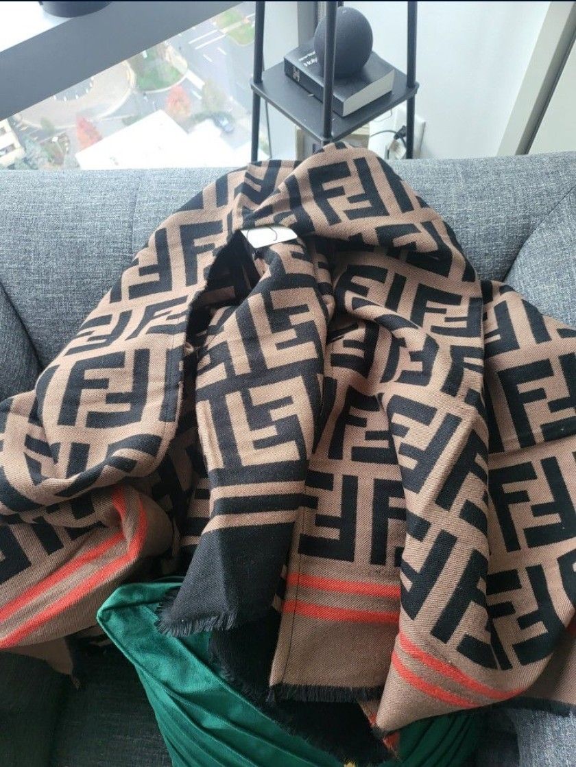 Fendi Poncho 