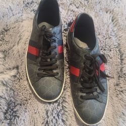 GUCCI ACE SNEAKERS GG SUPREME SIZE 9 $350