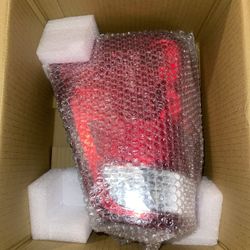 Tail Light / 2004-2012 Nissan Titan 