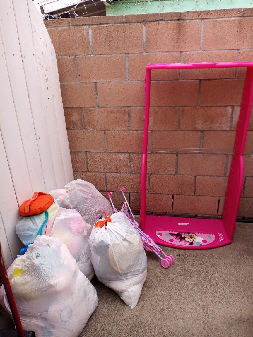 FREE!FREE! XMAS DECOR/STUFFED ANIMALS/MINNIE BED FRAME