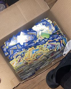 About 1000 Pokemon Cards With All Types Of Rarity