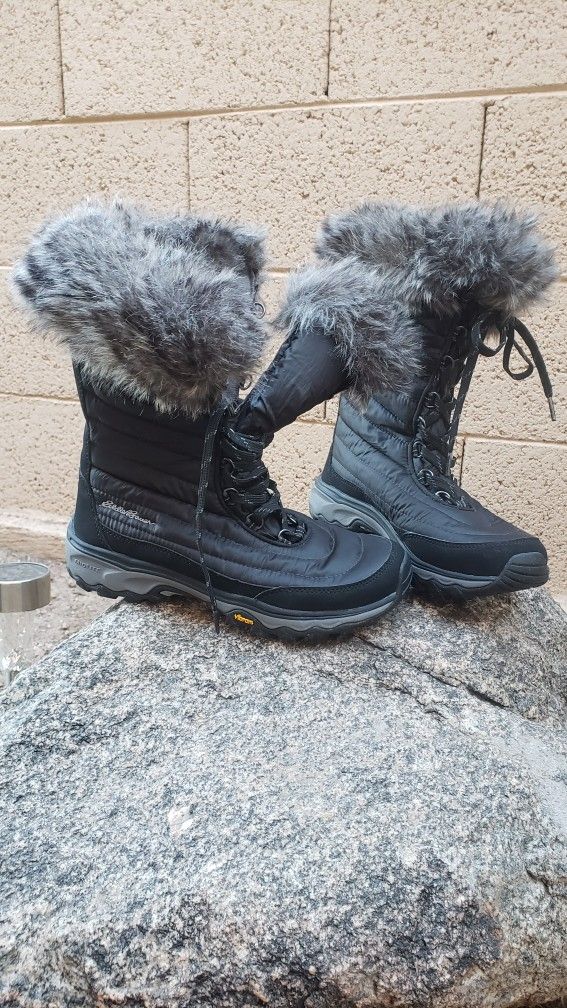 New Eddie Bauer"Snow BOOTS/New,W-8,Never Worn,microfiber/FauxFur Top,Black,Vibram,lace-up BOOT,10 Inch High, Just Don't Fit Me