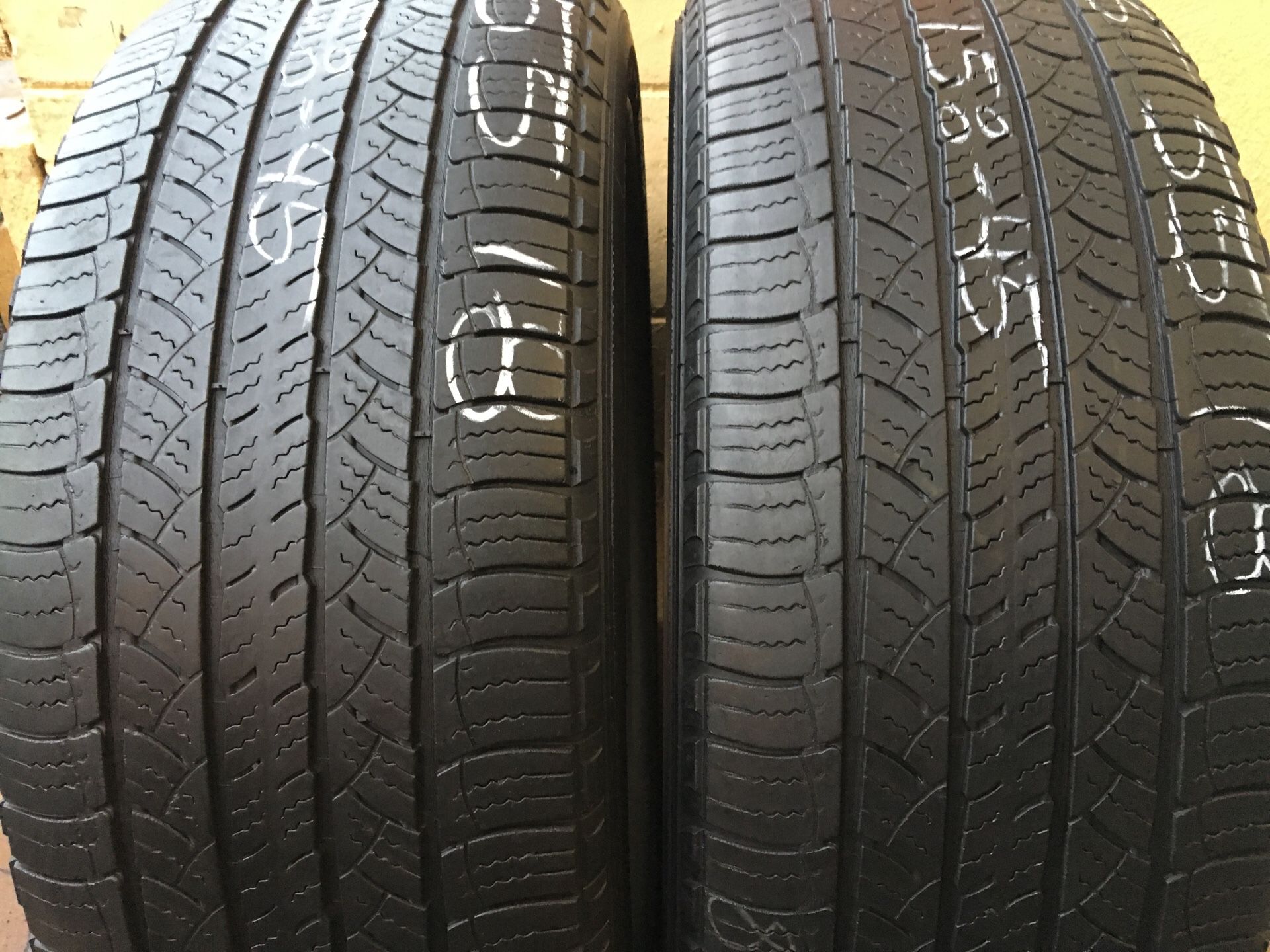 2 tires 235-55-18 Michelin