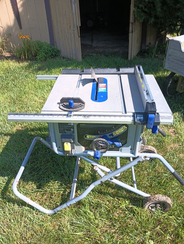 Kobalt 10-in 15 -Amp 120 -Volt Portable Jobsite Table Saw with Gravity Rise