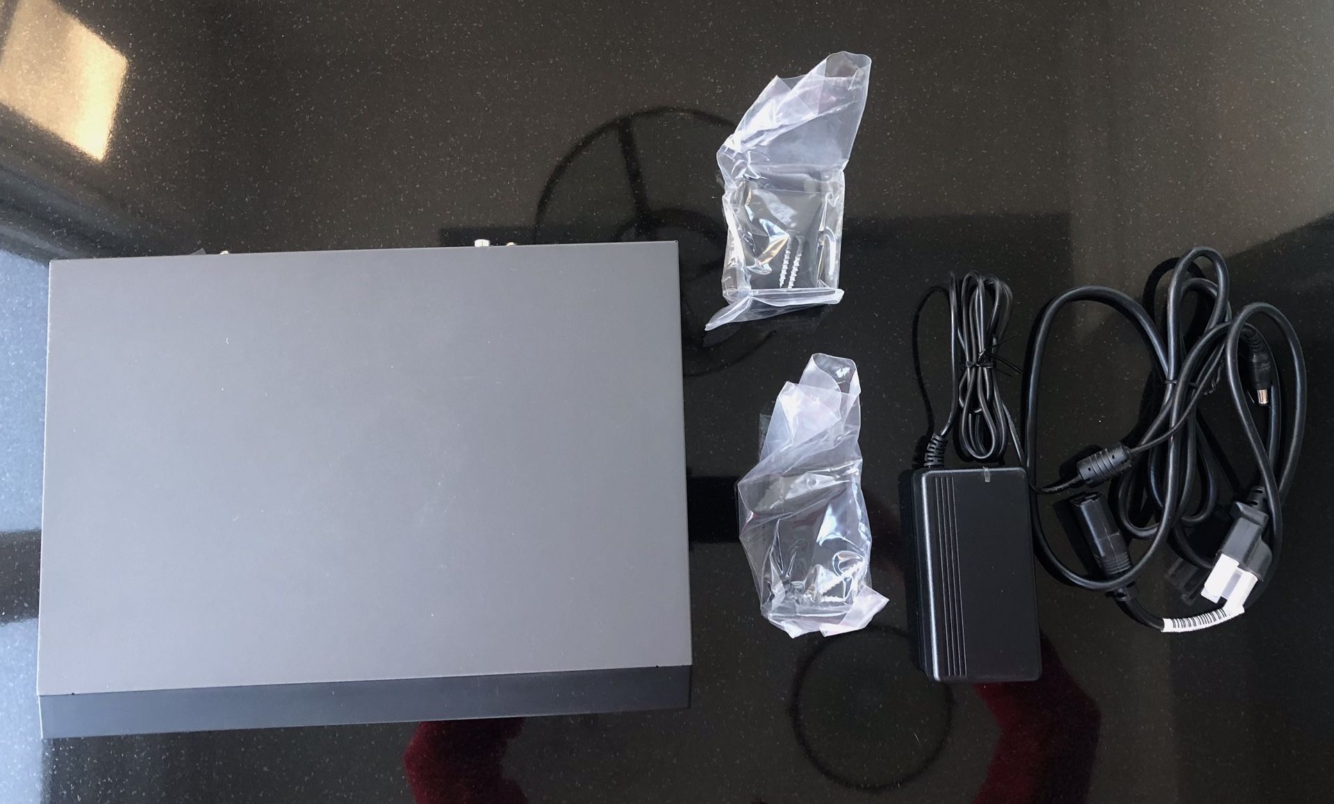 Security network Recorder Plus 2 Smart Cameras