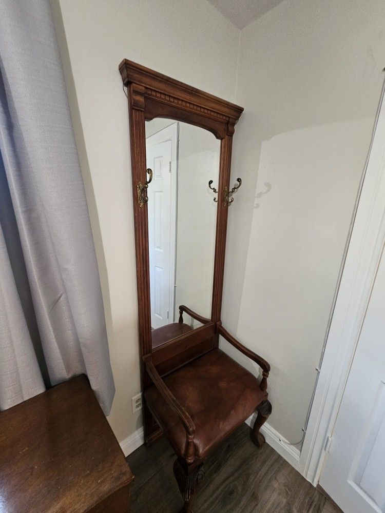 Chair Wth Mirror
