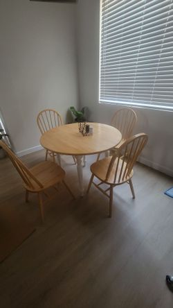 Round Table and chairs