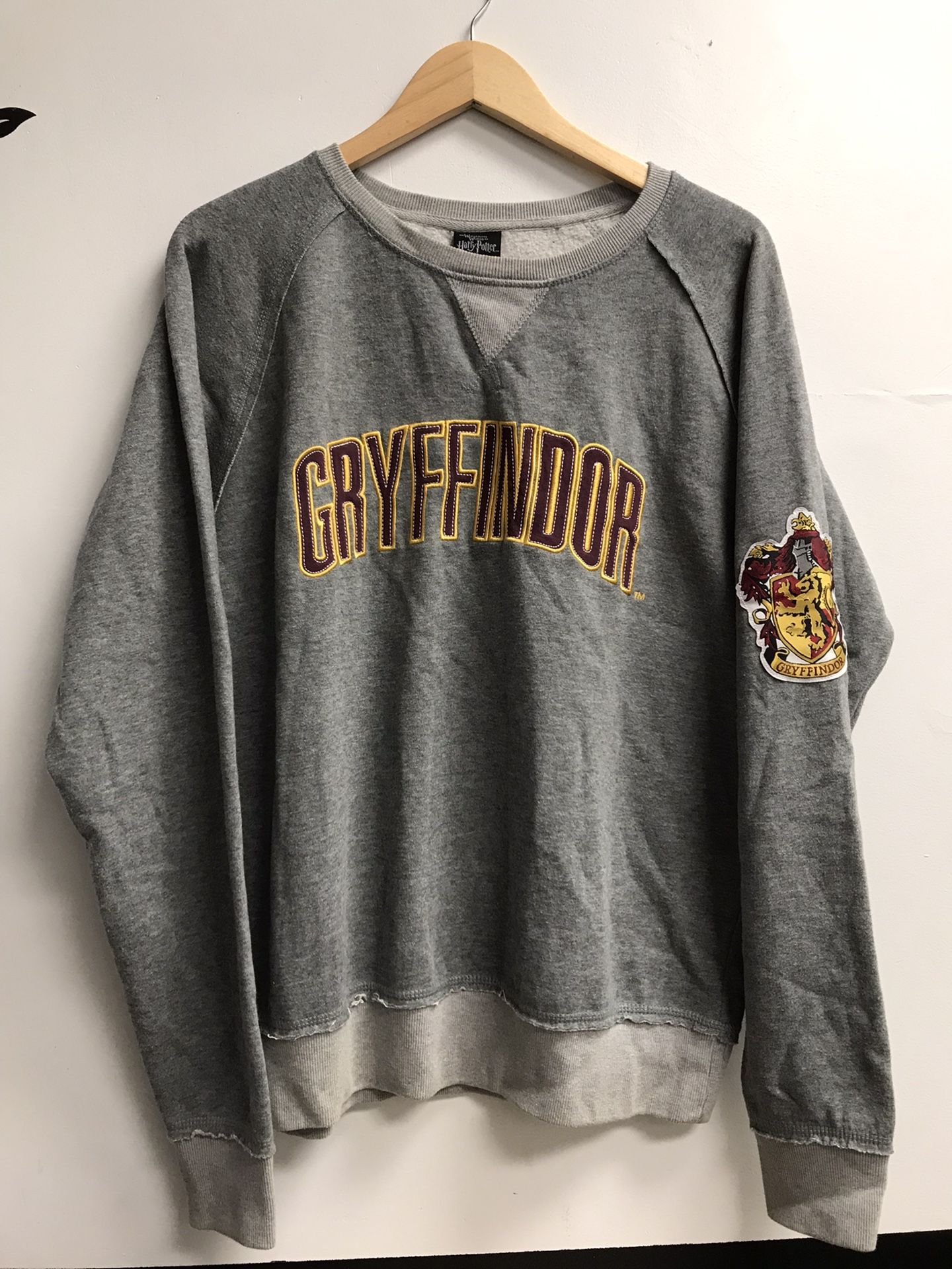 Universal Studios Wizarding World of Harry Potter Gryffindor Sweatshirt Size L