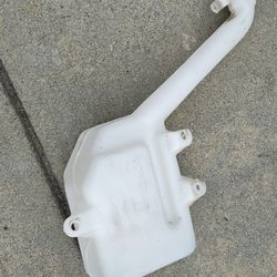 2000-2005 Toyota Mr2 Spyder Washer Fluid Reservoir With Pump