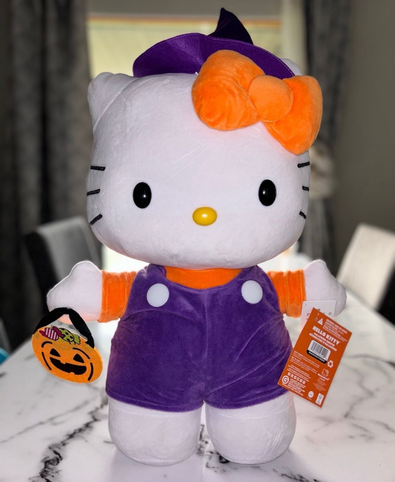Hello Kitty, witch Greeter