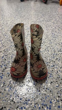 Girls rain boots Sz 7
