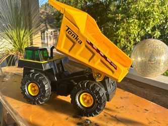 Tonka Tipper 4000 Dump Truck with Pressed Steel Bed (2012 Hasbro / Funrise)