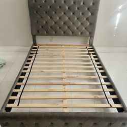 Beautiful French Grey Tufted Full Size Bed 