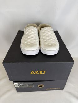 AKID Liv White Hearts Slip-On Shoes Girls Size 13