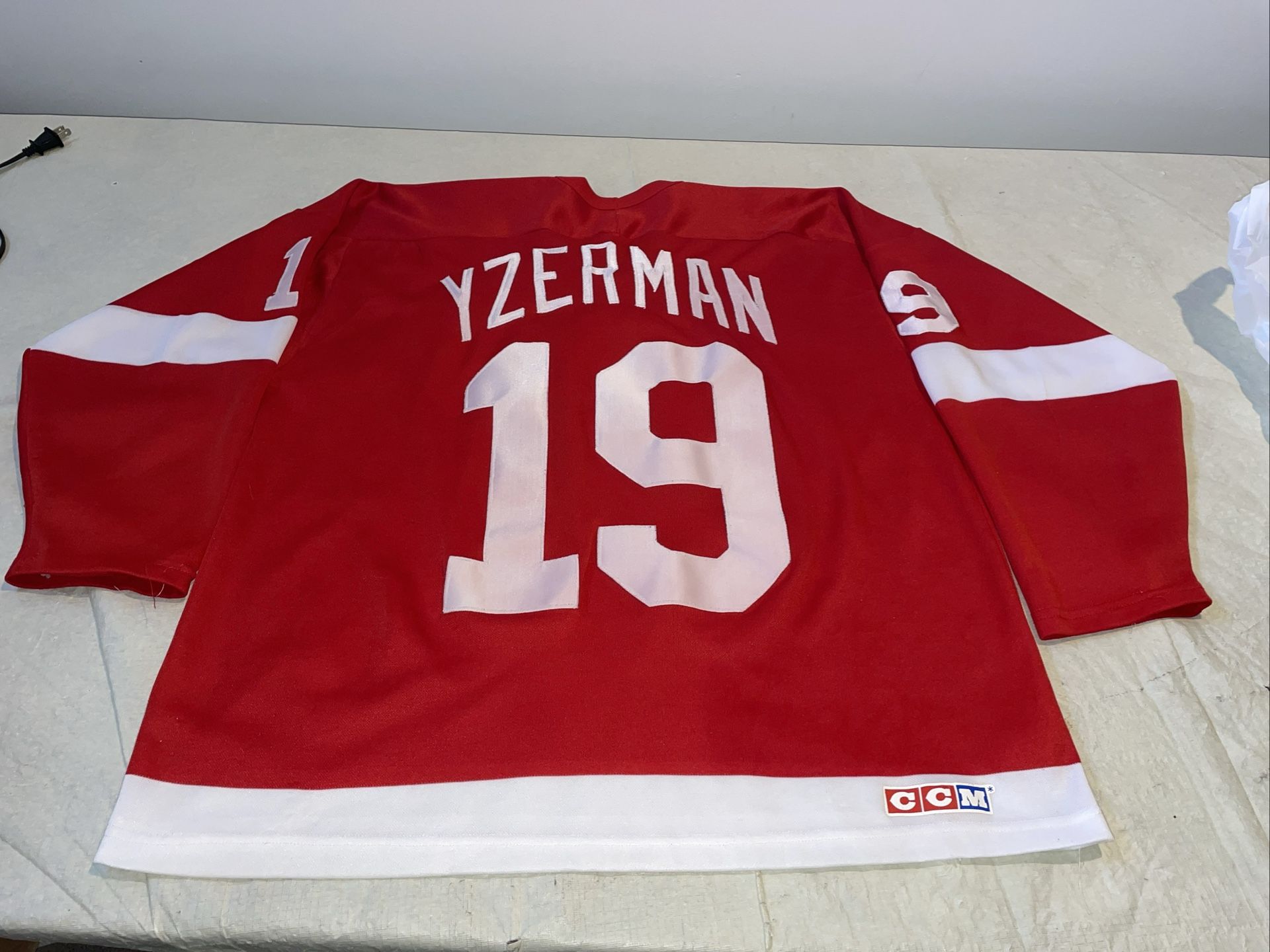 Steve Yzerman Detroit Red Wings CCM Men’s Xl Jersey 90s Vintage Clean Sewn Maska