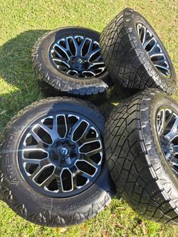 Fuel rims 20x10 fit chvy and f150 like neww wheels
