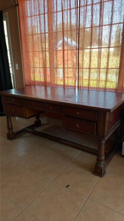 Work desk