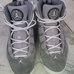 Gray Nike Tennis Shoes 