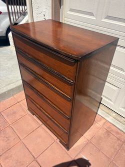 Dresser
