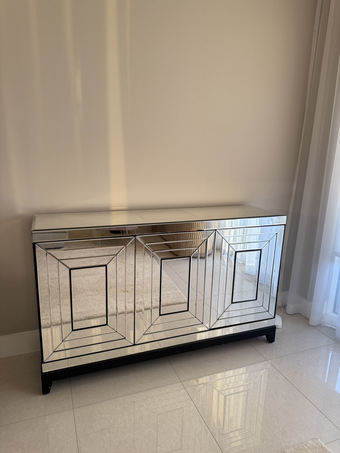 Mirrored Sideboard / Console Table /Excellent Condition