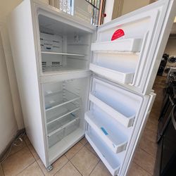 30” Top Freezer Frigidaire 