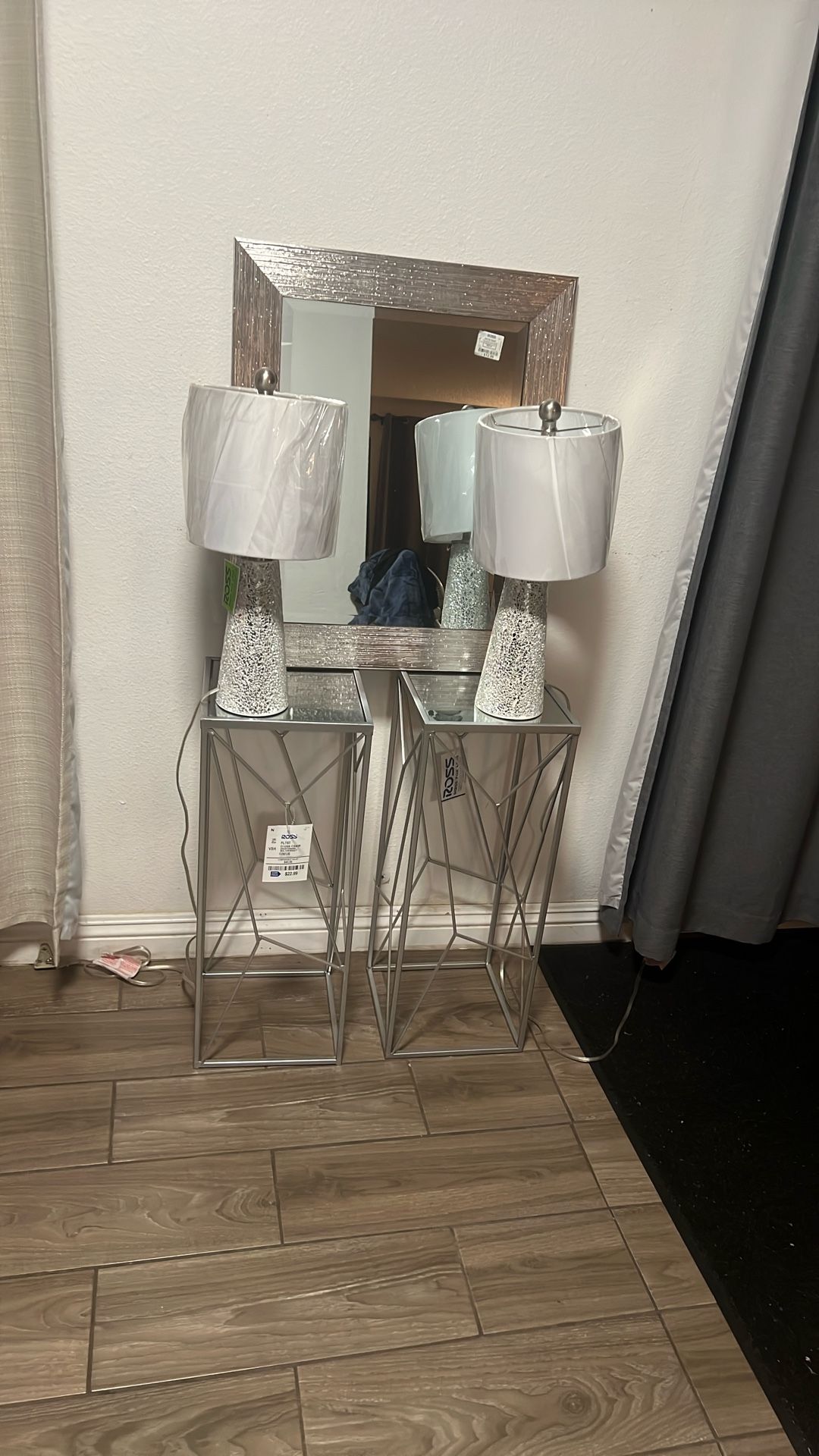2 Tables 2 Lamps And 1 Mirror 