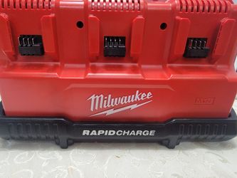 Milwaukee M18/M12 18/12 V 6-Port Rapid Charging Station 1 pc