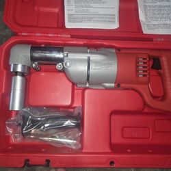 Milwaukee 1/2 Inch Heavy Duty Reversing D Handle Drill With Specialty Basketball Goal Tip