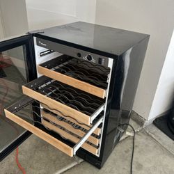 Wine refrigerator