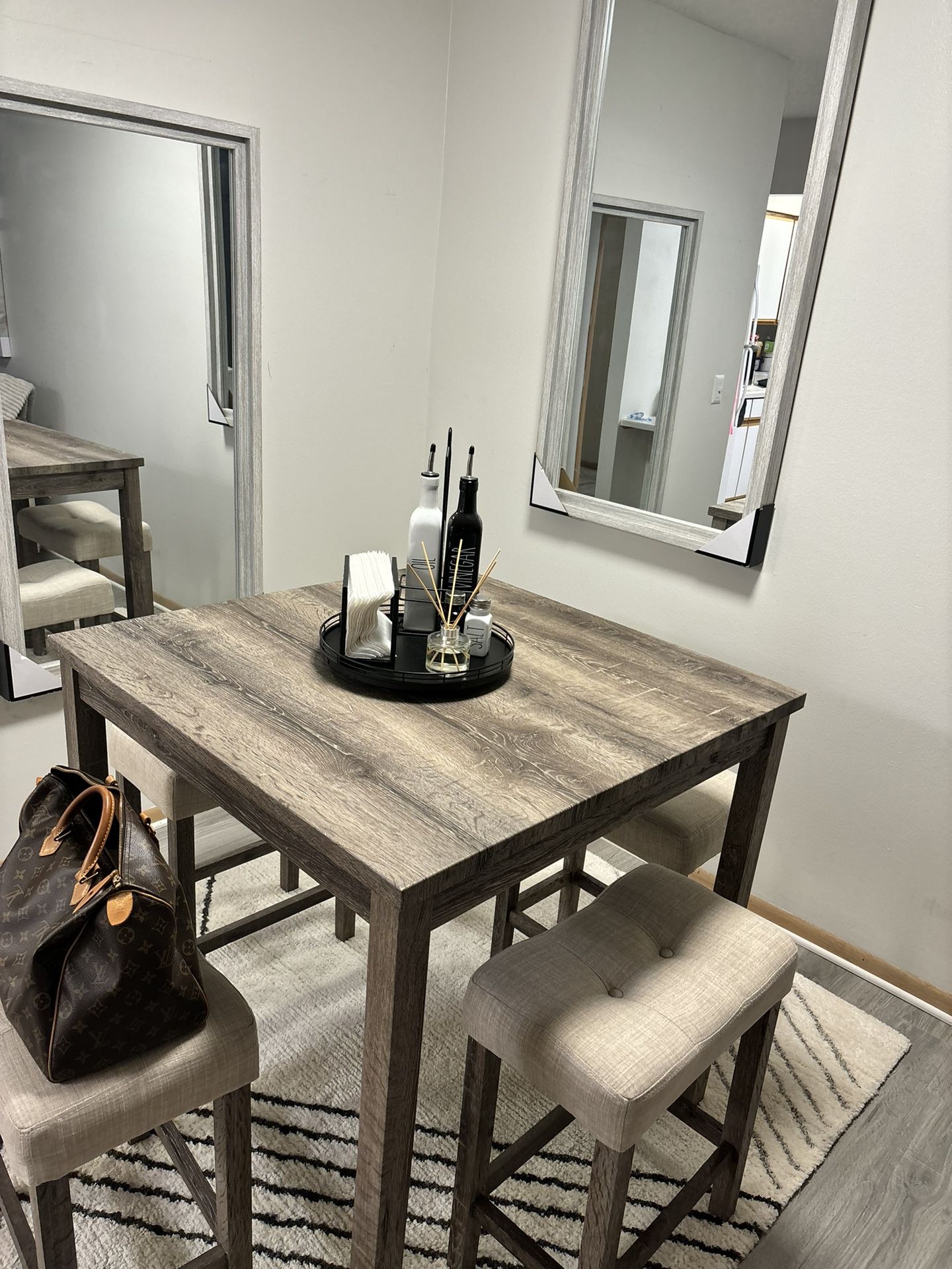 Table N Bar Stool 